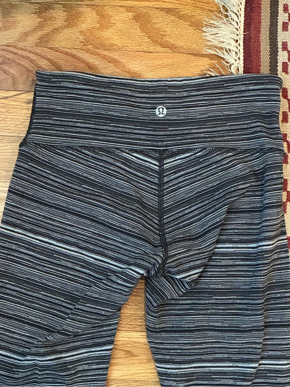 Lululemon women’s striped leggings size 4